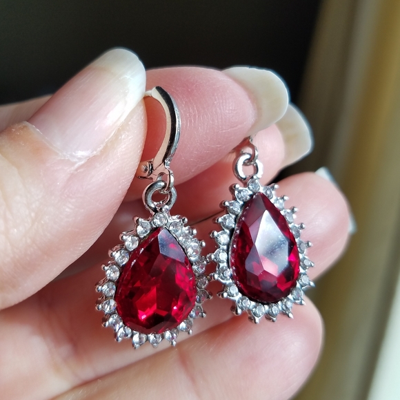 Swarovski Elements 925 Sterling Silver Garnet Red Earrings NEW - Picture 4 of 16